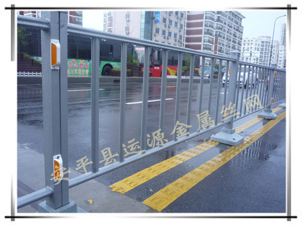 道路隔离栅栏 道路隔离栅栏