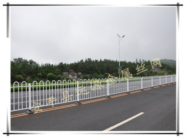 京式M型道路护栏